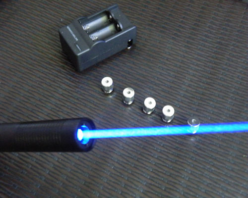 1000mW 445nm Blue Laser Pointer With 5 Different Style Caps - Click Image to Close